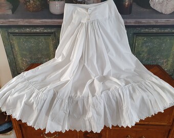 Ample antique hand-scalloped embroidered cotton petticoat - 162