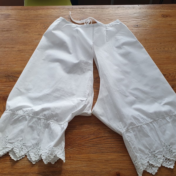 Culotte fendue pantalon broderie anglaise - 150