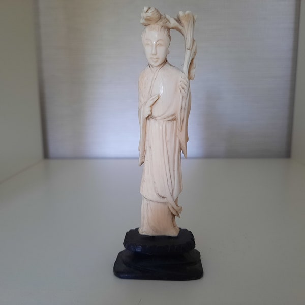 Okimono ancien déesse guanyin sur socle bois   - 933A