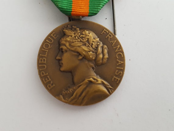 French Medaille Des Evades