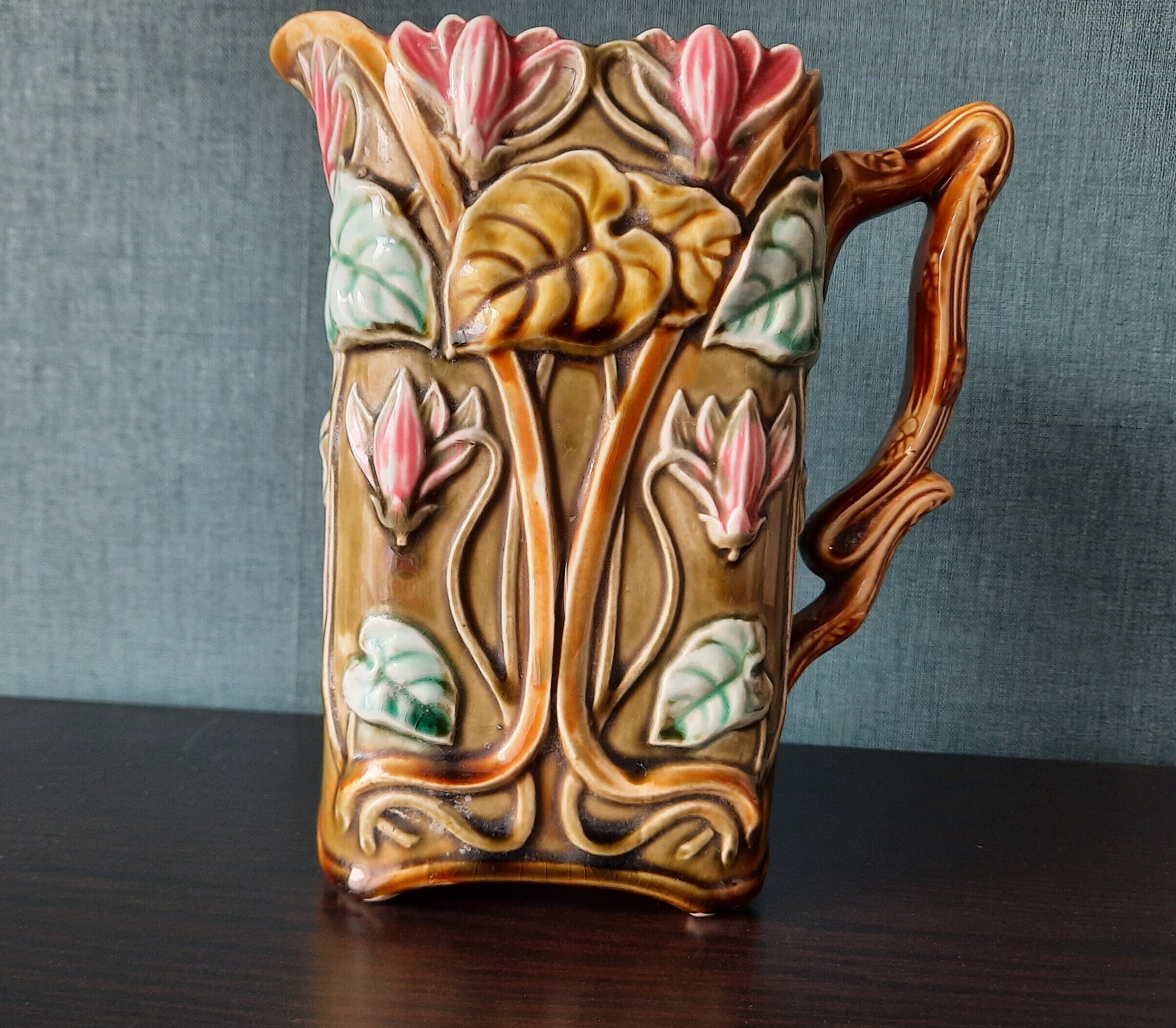 Pichet Onnaing Barbotine Décor de Fleurs Cyclamen - 309A