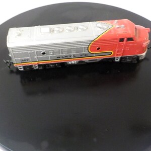 Bachmann HO Diesel Locomotive Engine Santa Fe #307? VG Cond 2364 not tested