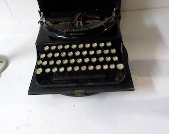 Antique Remington portable typewriter in case selling as is parts or repair  item 2360