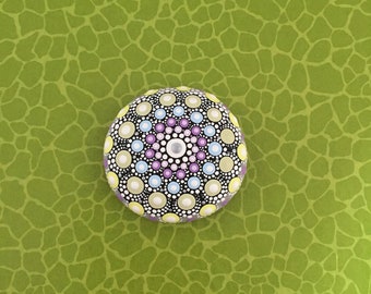 Mandala stone Pastell II - handpainted mandala stone as a gift for a loved one, for meditation, yoga or decoration