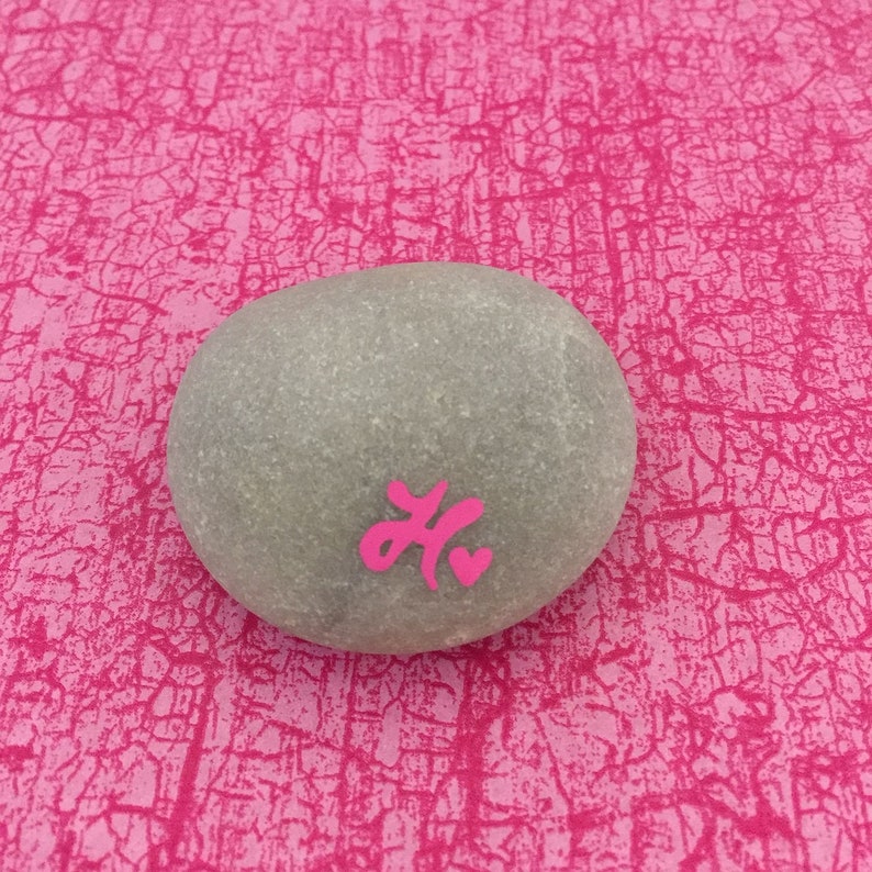 Herzens-Stein Love mit Acrylfarben in Punktetechnik handbemalter Mandala-Stein, als Geschenk, für Meditation und Yoga oder als Dekoration Bild 10