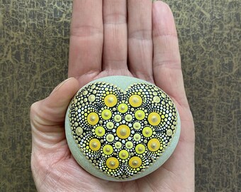 Heart-Stone Golden Heart - handpainted mandala-stone in heart-shape as a gift for a loved one, for meditation, yoga or decoration
