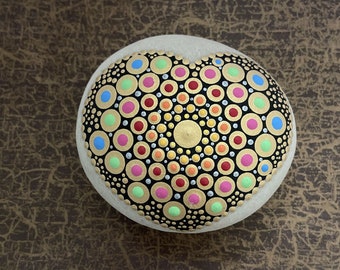 Heart-Stone Indian Gold - handpainted mandala-stone as a gift for a loved one, for meditation, yoga or decoration