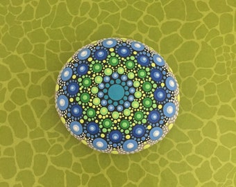 Mandala Stone Caribbean - handpainted mandala-stone as a gift for a loved one, for meditation, yoga or decoration