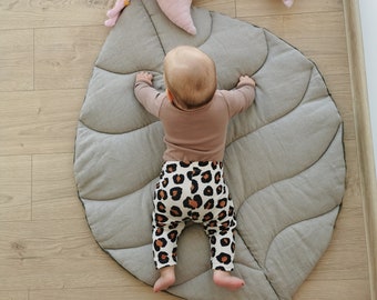 Linen Leaf Baby Play Mat, Quilted Dusty Blue Leaf Blanket, Sage Green Nursery Decor, Soft Cotton Padded Tummy Time Mat, Neutral Baby Gift
