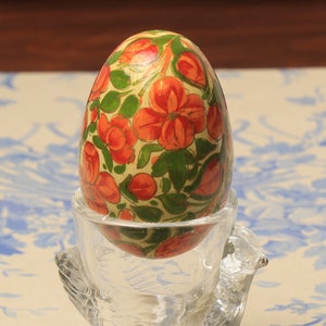 Huevo de Pascua de madera floral pintado a mano