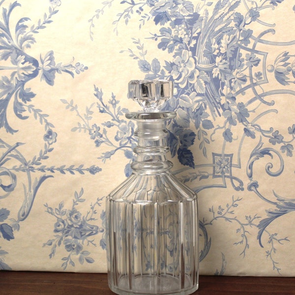 Clear Glass Decanter with Stopper