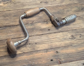 Taladro de mano antiguo