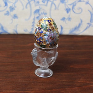 Huevo de Pascua de metal pintado a mano