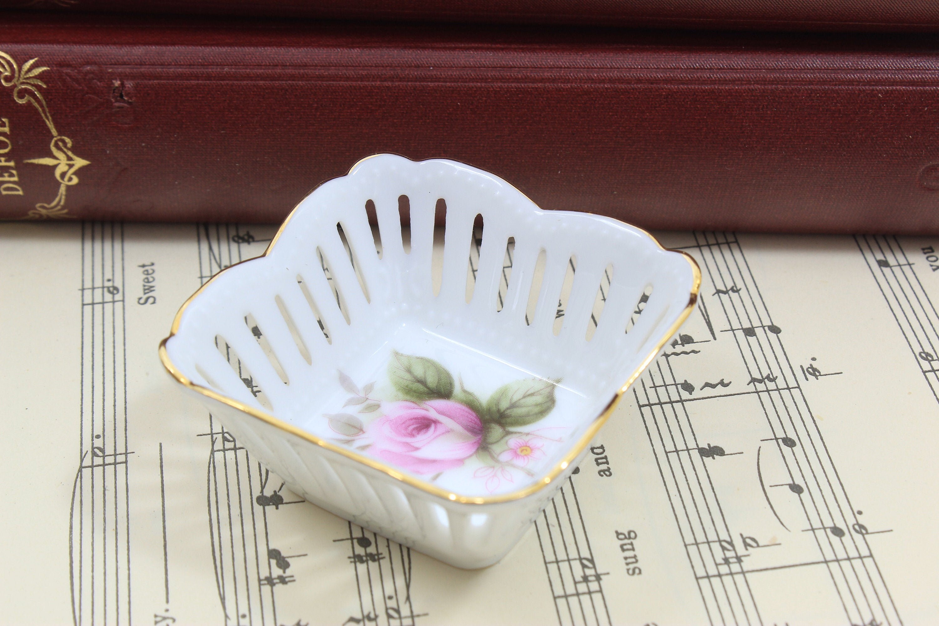 Volkstedt china - Etsy 日本