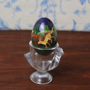 Huevo de Pascua de madera pintado a mano