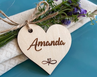 Corazones de madera grabados personalizados, Corazones de madera personalizados, Nombres de mesa de boda personalizados, Tarjetas de lugar cortadas con láser, W3