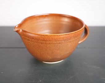 Ceramic Pouring Bowl with Handle