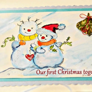 Bonecos de neve pintados à mão cartão de natal, cartão festivo, casal de férias, natal feito à mão, cartão pintado à mão, primeiro natal juntos