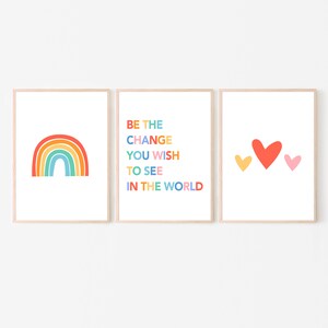 Wanddekoration für Kinder für Schlafzimmer, Spielzimmer oder HomeSchool Klassenzimmer Pinnwand. Sei der Wandel, Regenbogen