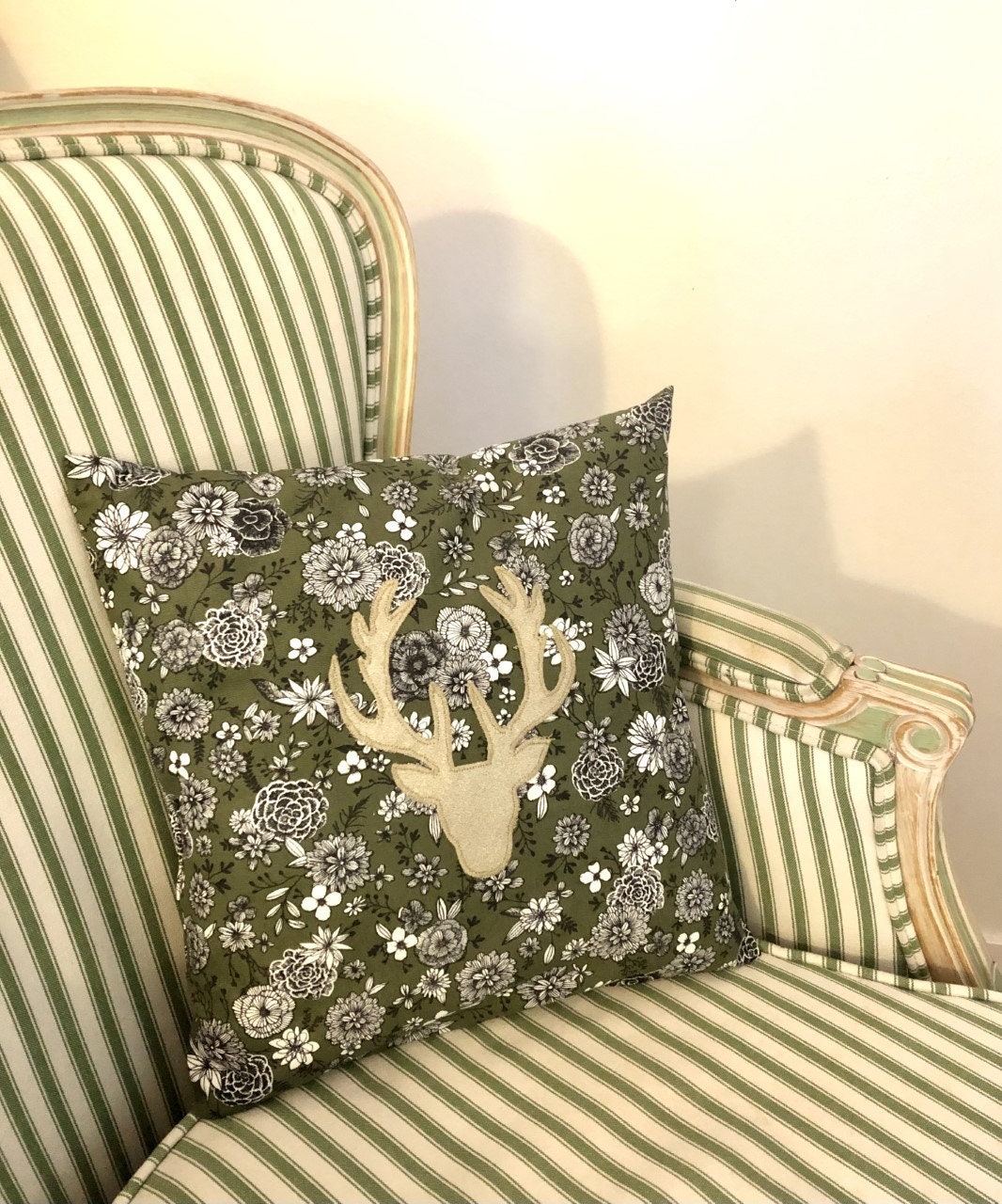 Coussin Déco Maison, Tête de Cerf Dorée