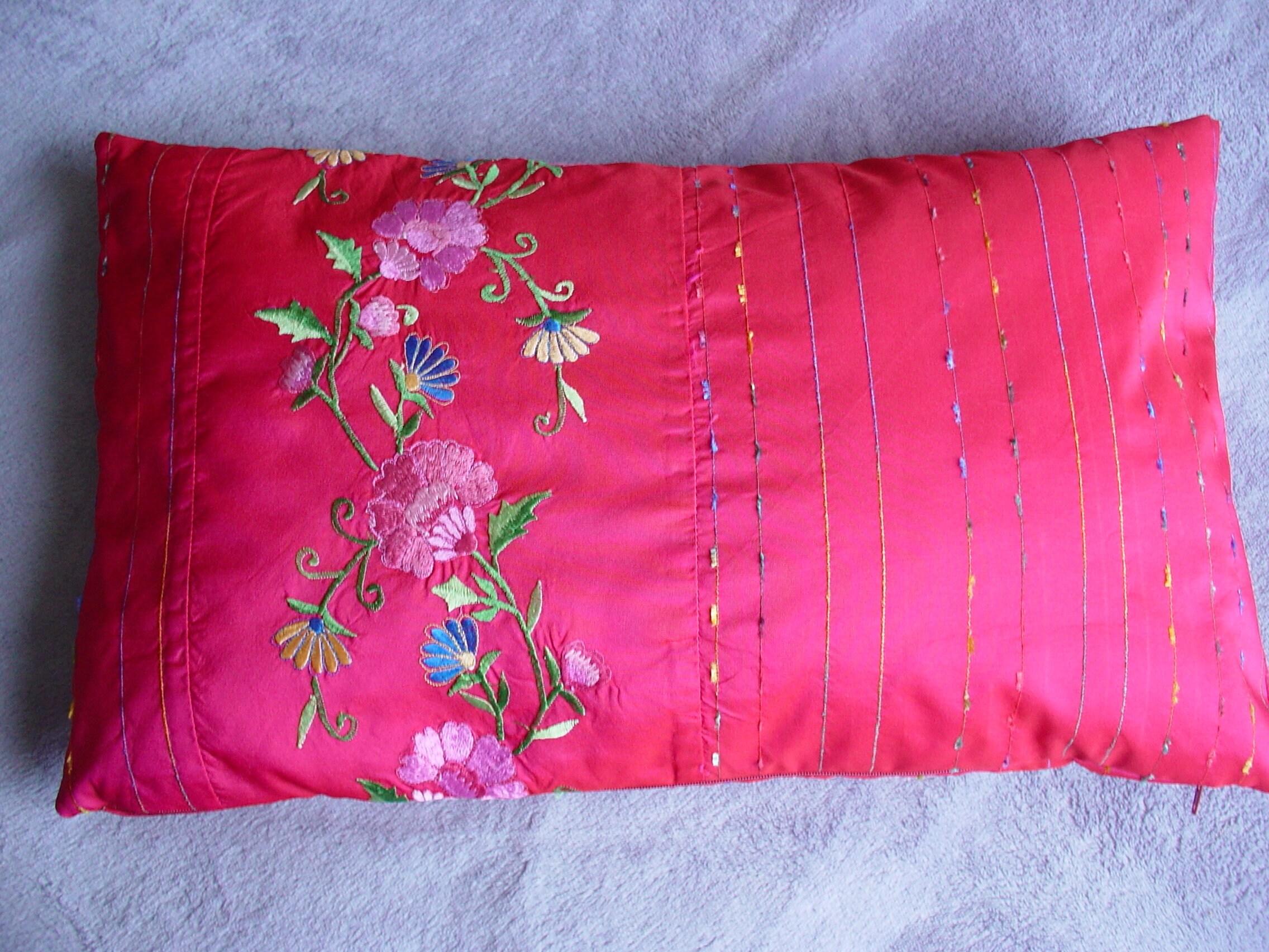 Coussin Déhoussable Rose Vif Brodé