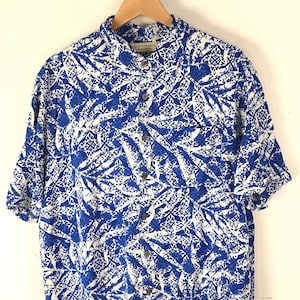 Vintage Mens Silk Hawaiian Shirt , 1990s Blue & White Print Shirt Mens XL, Blue Abstract Shirt, Beach Summer Tropical Shirt, Print Hawaiian image 2