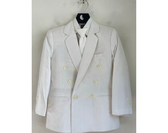 Blazer doppiopetto bianco vintage da ragazzo con camicia e cravatta, taglia 9/10, per occasioni formali.