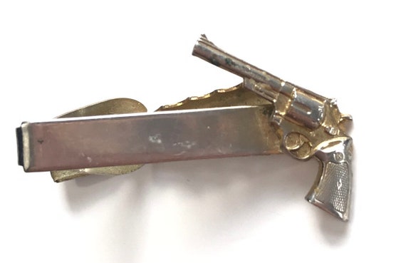 Vintage Faded Gold Revolver Tie Clip, Gun Tie Cli… - image 2