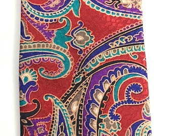 Cravate imprimée cachemire colorée et lumineuse des années 90, cravate multicolore, cravate cachemire, cachemire, cravate lumineuse, cravate rétro, cravate colorée, cravate audacieuse
