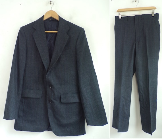 Vintage Dark Gray Pinstriped Suit Mens 38R & 31 Wa