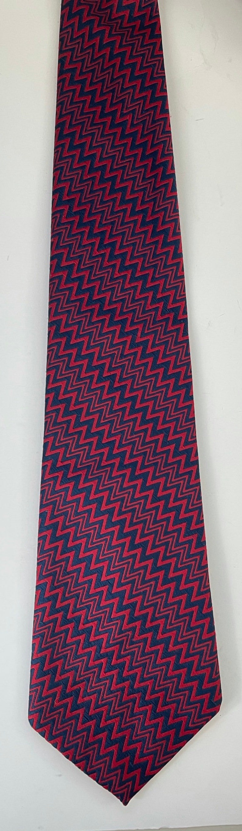 70s Red & Navy Blue Zigzag Tie, Vintage Polyester Wide Necktie, Red Blue Geometric Zigzag Print Tie, Classic Old Time Polyester Tie image 2