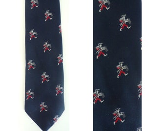 Corbata estrecha azul marino con estampado de golfista de los años 80, corbata de golfista, corbata de golfista, corbata de golfista vintage, golf de la vieja escuela, corbata con estampado novedoso, corbata de golf de los años 80, años 80