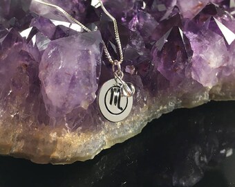 Scorpio Estampado a mano Minimalista Plata de Ley Alkeme Cuarzo Cristal Zodiac Colgante Collar