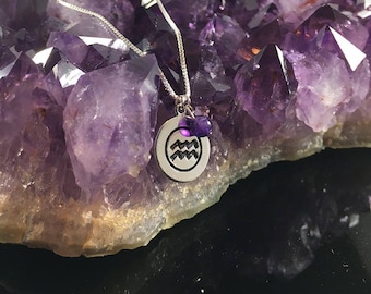 Aquarius Estampado a mano Minimalista Plata de Ley Alkeme Amatista Zodiac Colgante