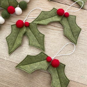 Holly Tree Decorations, Christmas Tree Ornaments, Hanging Holly Leaves, Xmas Decor, Handmade Felt Christmas