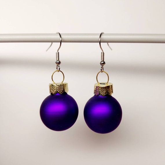 Christmas earrings with purple balls, matte or shiny, to match the Christmas tree :)