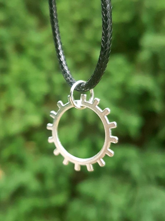 Black necklace with silver pendant - Steampunk gear