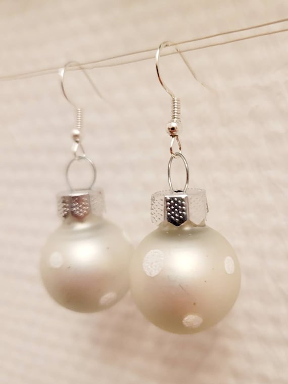 Christmas earrings with delicate pink balls