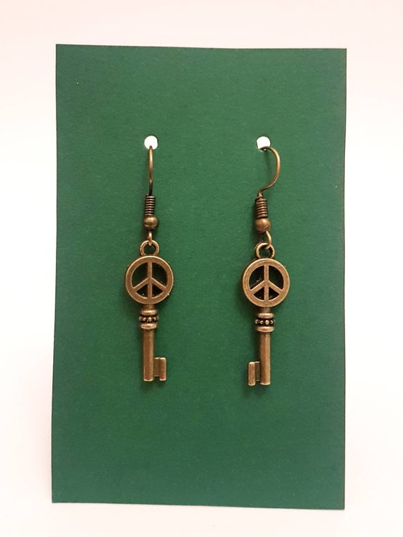 Earrings / earrings with peace sign and key in antique gold / antique bronze