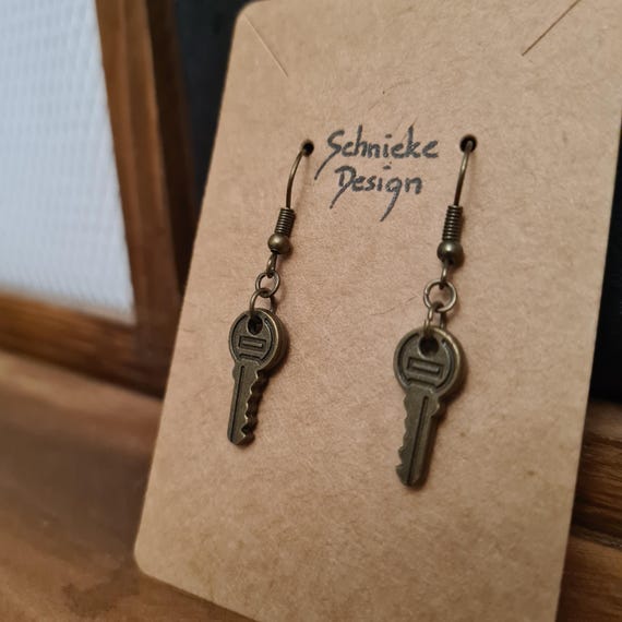 Earrings / earrings with keys in antique gold / antique bronze