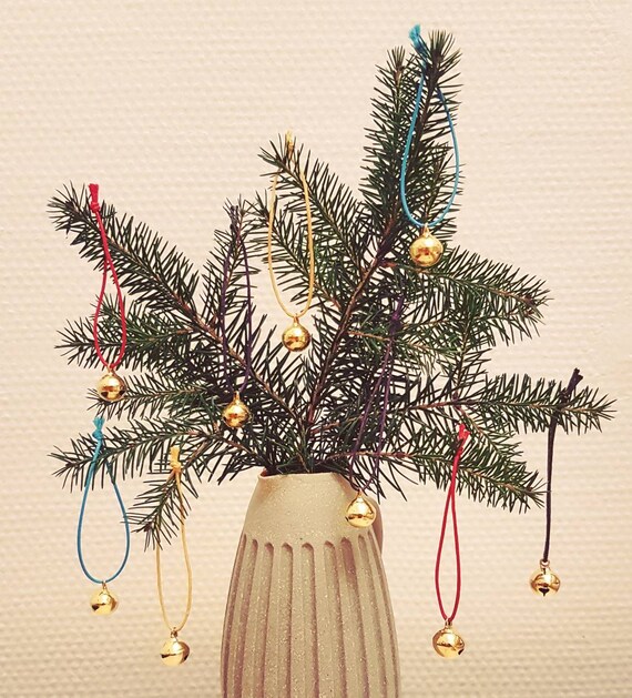 Golden bell pendants for the Advent decoration, as a gift decoration or for the Christmas tree. Kling bells ringing!