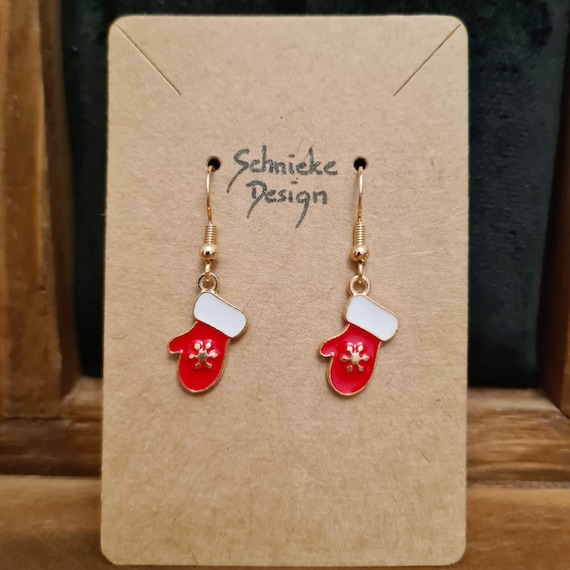 Earrings with small gloves