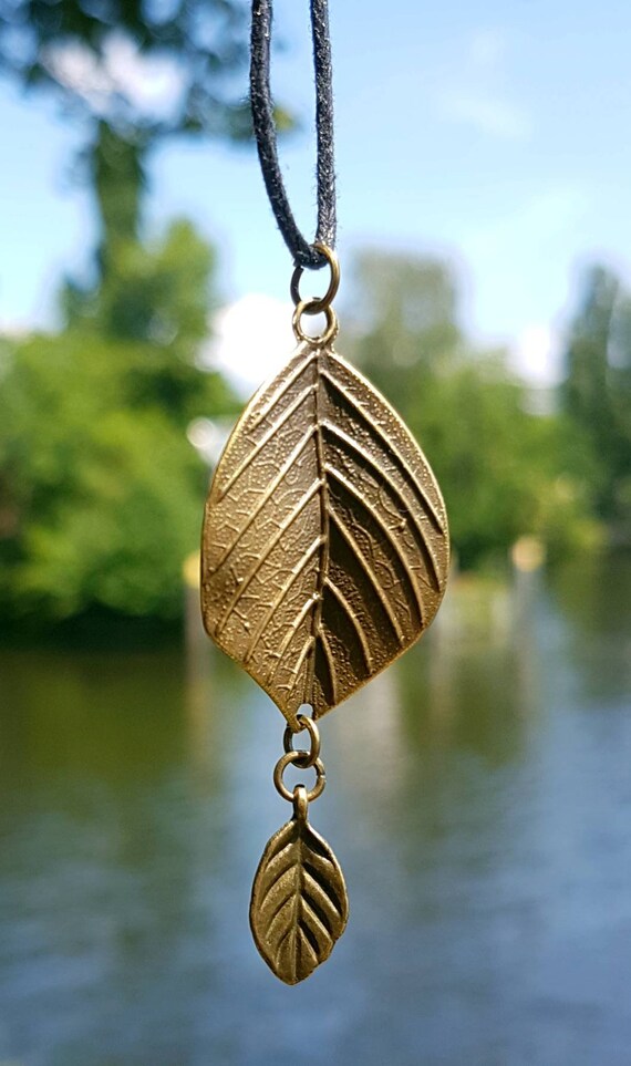 Necklace with pendant in bronze: large and small sheet - for friends of nature