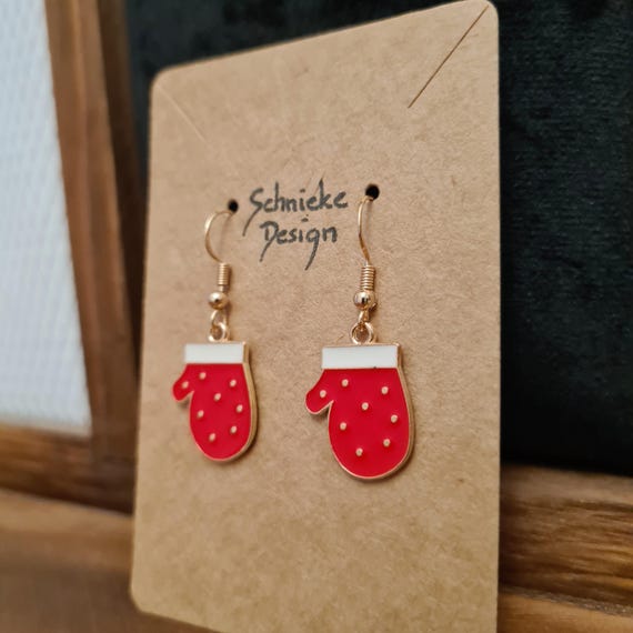 Earrings with large gloves