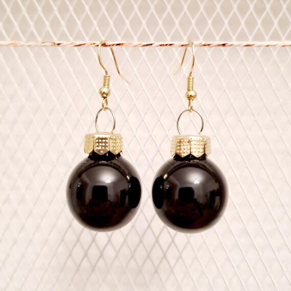 Christmas earrings with black balls