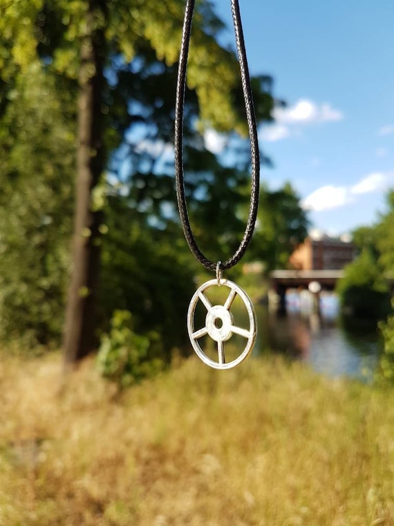 Black chain with silver pendant - Steampunk Gear