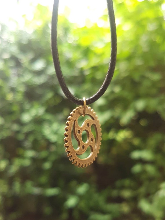 Black chain with bronze pendant - Steampunk gear