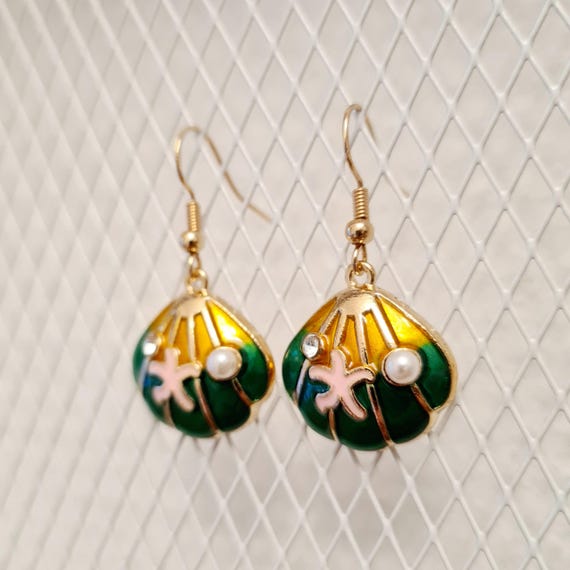 Earrings with enamel shells