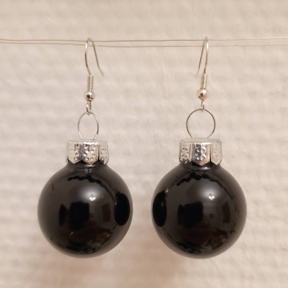 Christmas earrings with black balls