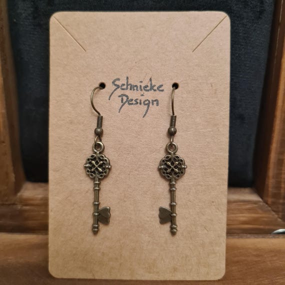 Earrings with keys in antique bronze